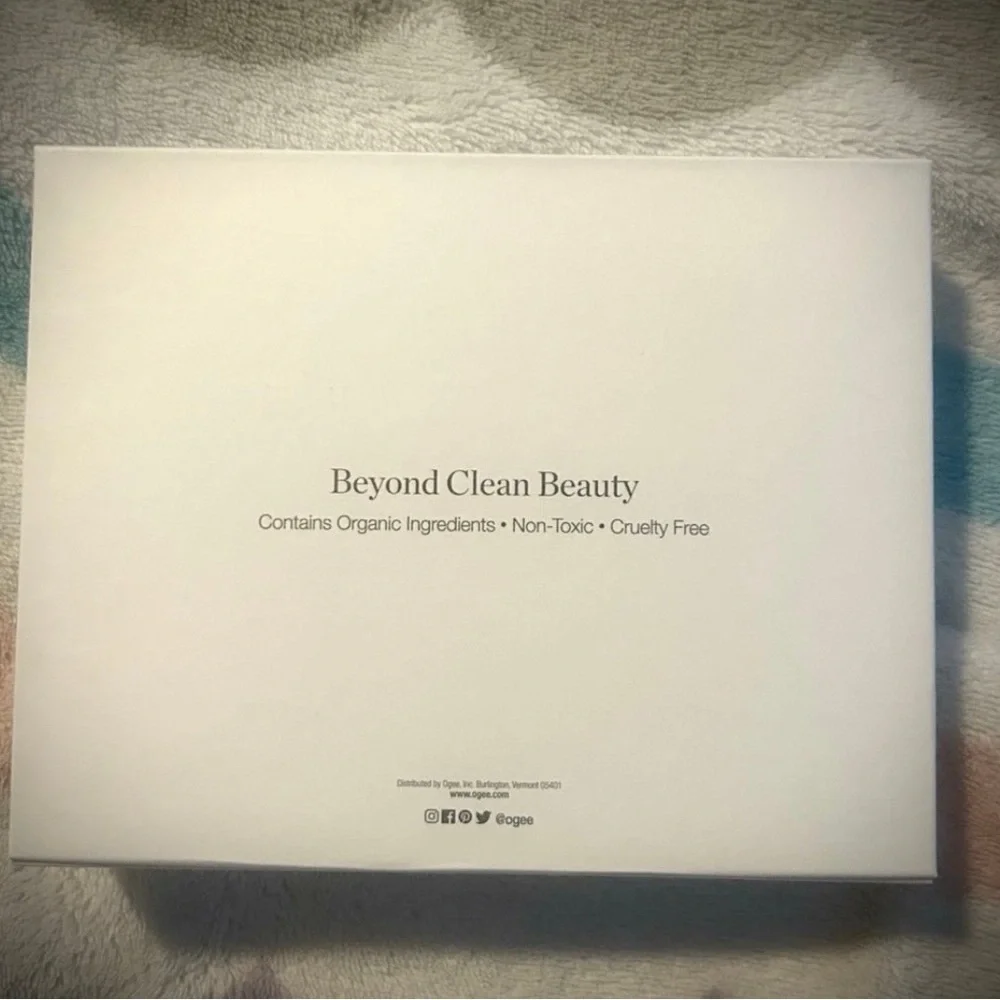 OGEE Radiant Contour Collection Box - Picture 3 of 3